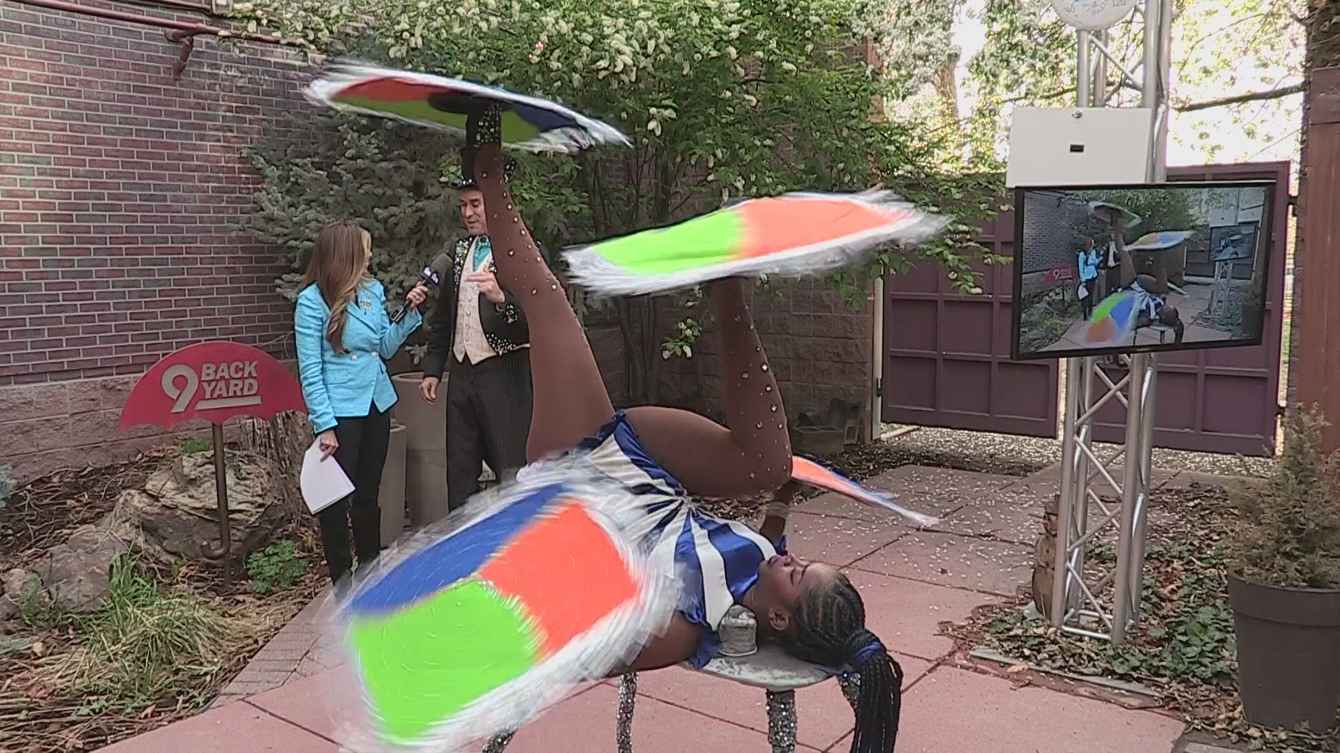 Ringmaster Kevin Venardos and juggler Helen Wonjila with Venardos Circus perform live on 9NEWS Mornings. See them perform at Aspen Grove in Littleton.