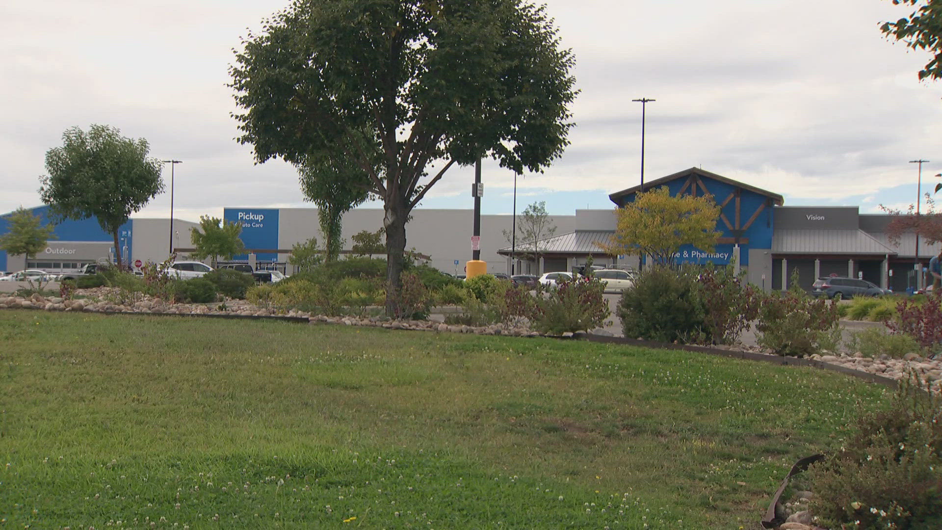Man with machete and knife killed by deputy in Centennial, sheriff's ...