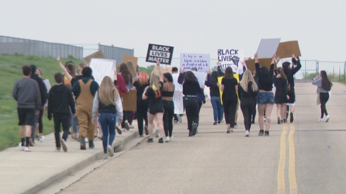 Mead High School students protest Floyd photo