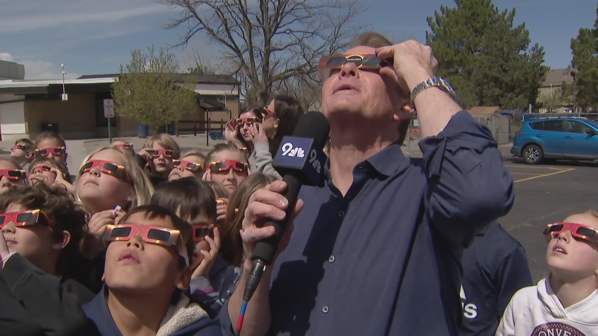 Steve Spangler visited with students at Wilder Elementary as they got ready to watch the eclipse -- with the proper viewing glasses, of course.