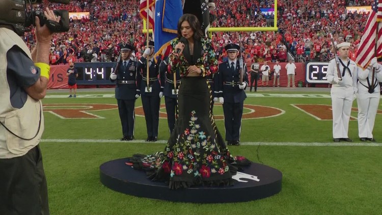 WATCH: Belen De Leon sings national anthem before Broncos game