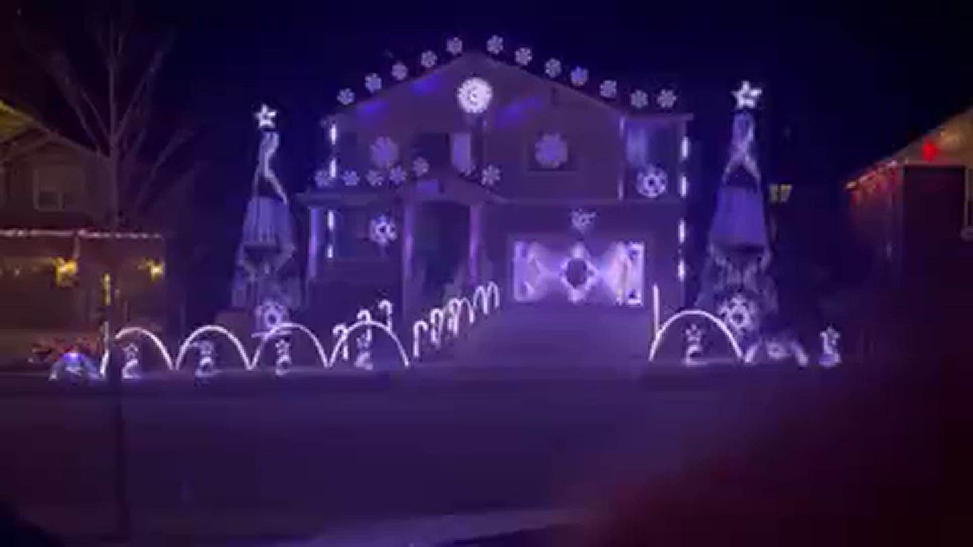 SPECTACULAR Christmas Lights Show