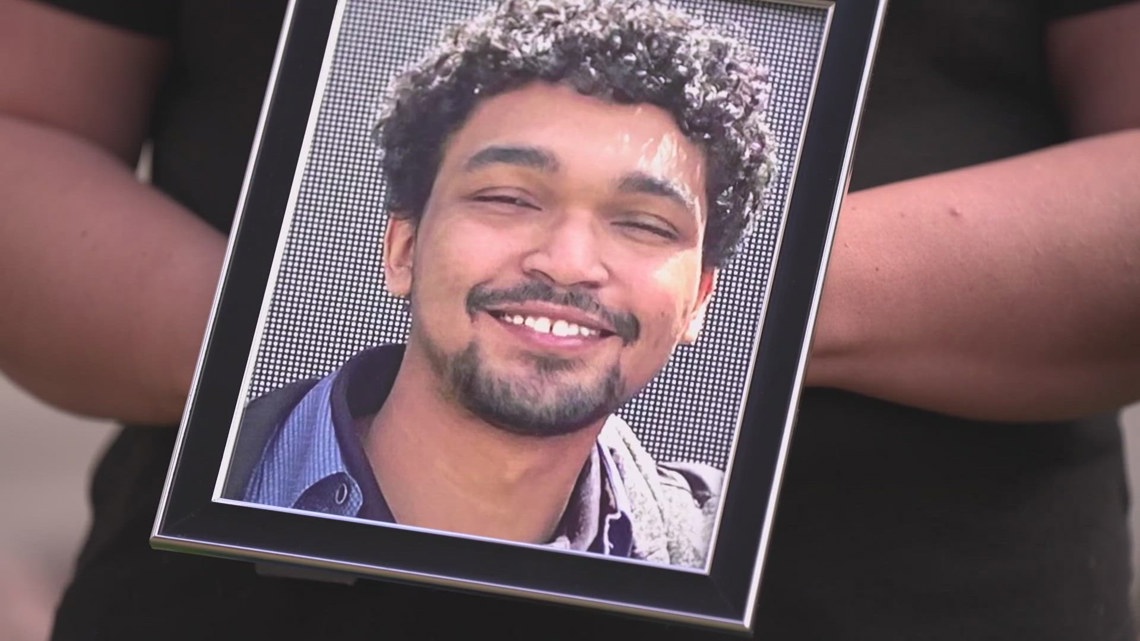 Family of man killed by Aurora Police say they tried repeatedly to get ...