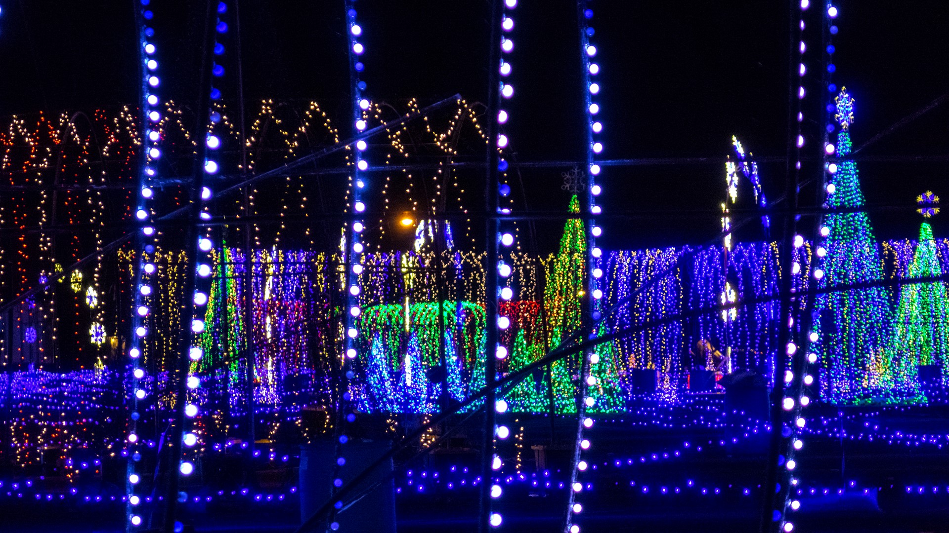 Red Rocks Light Show Drive-through Christmas lights display coming to Red Rocks | 9news.com