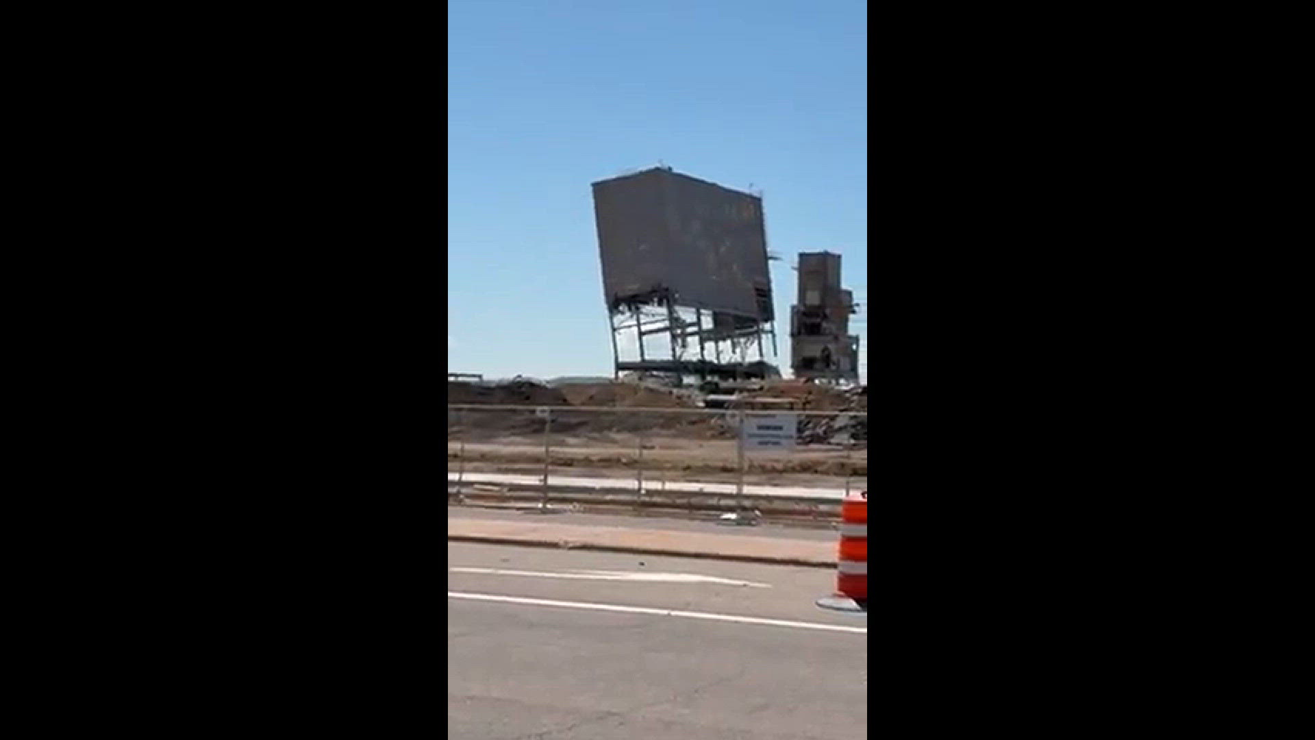 Video of the remaining tower of the Lumen Building comes down.
Credit: Robyn Stevenson