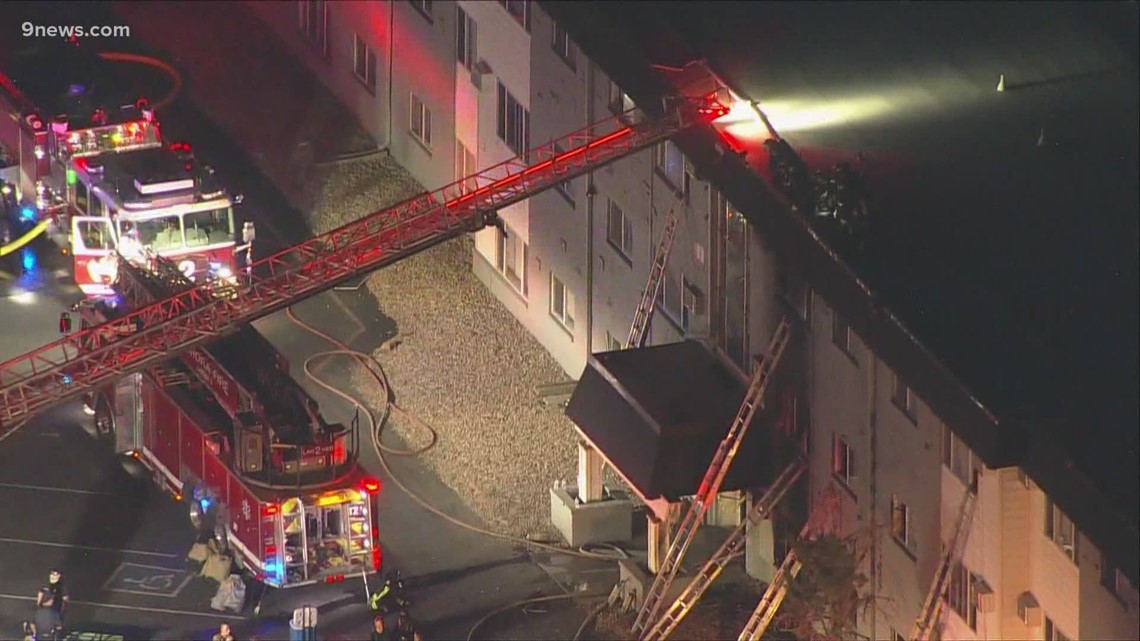 5 hurt in fire at Aurora apartment building | 9news.com