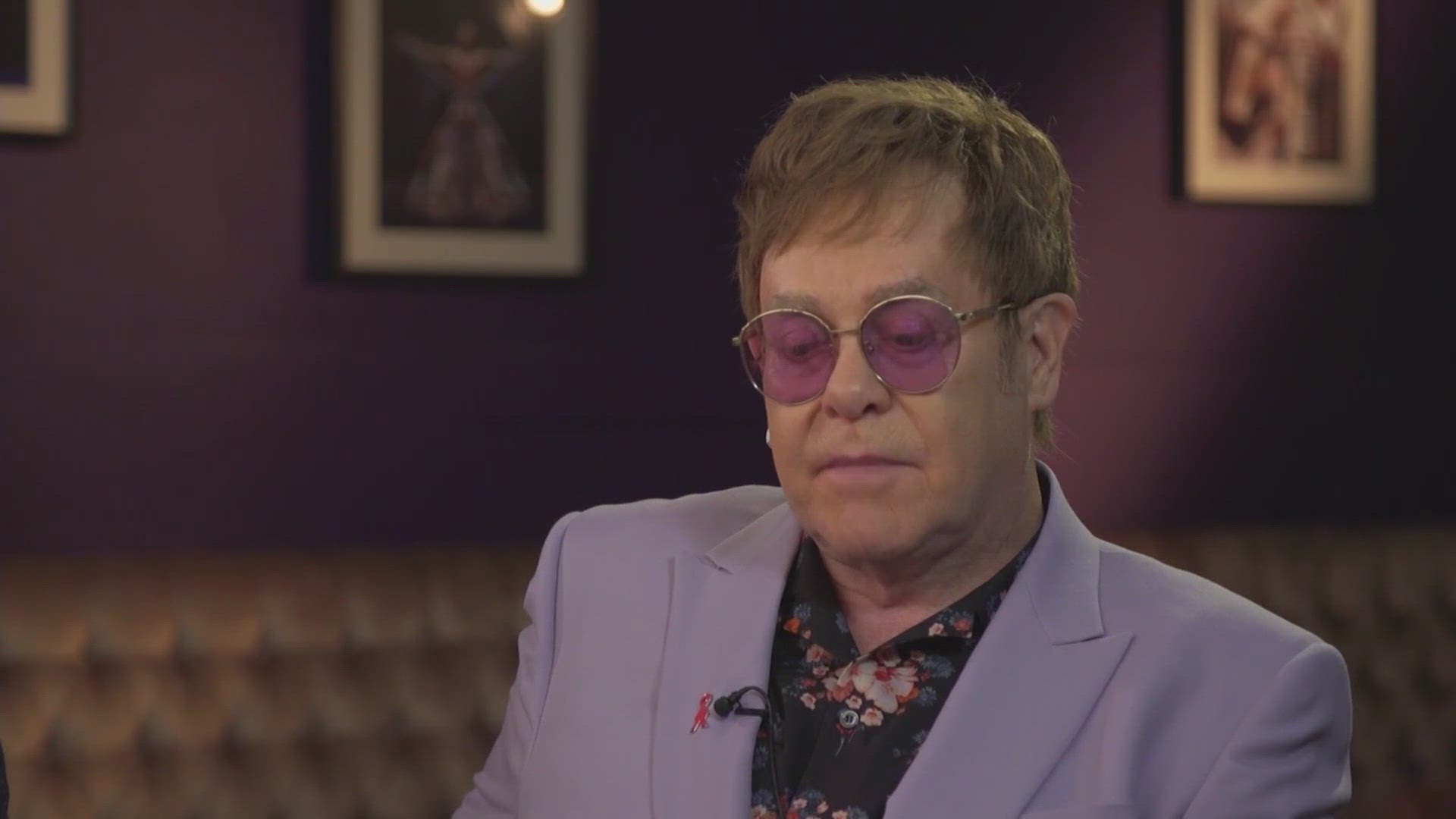 Elton John says he struggled to watch his new musical because he has lost his eyesight after contracting an infection.