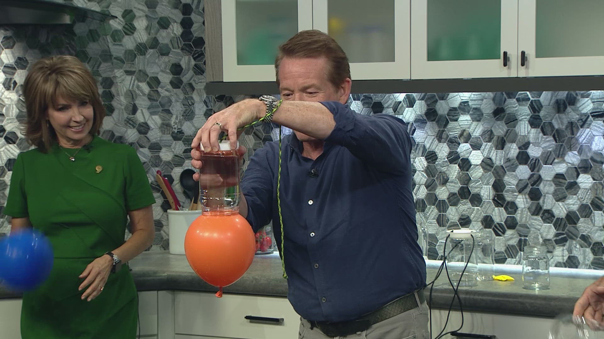 Science guy Steve Spangler shares an experiment with Tom and Kim that demonstrates the power of air pressure.