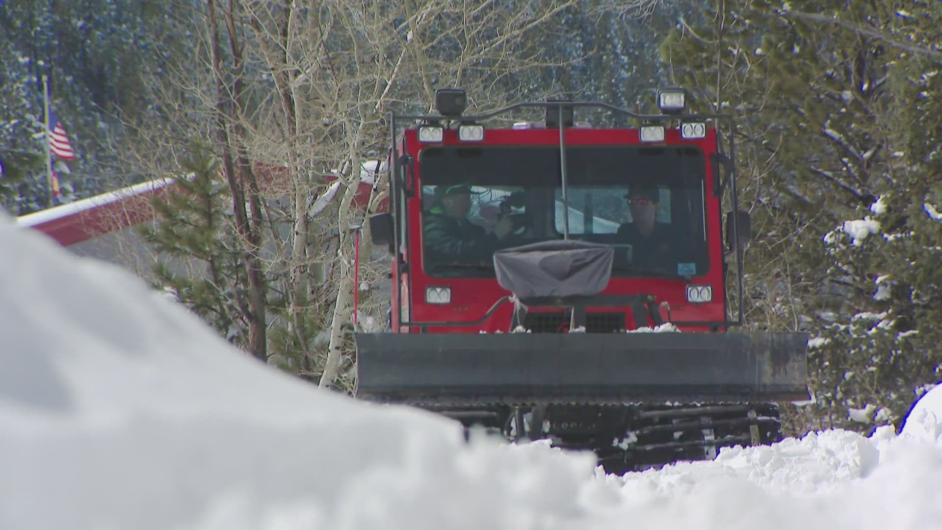 Colorado sheriff's office uses snowcat to rescue drivers in storm