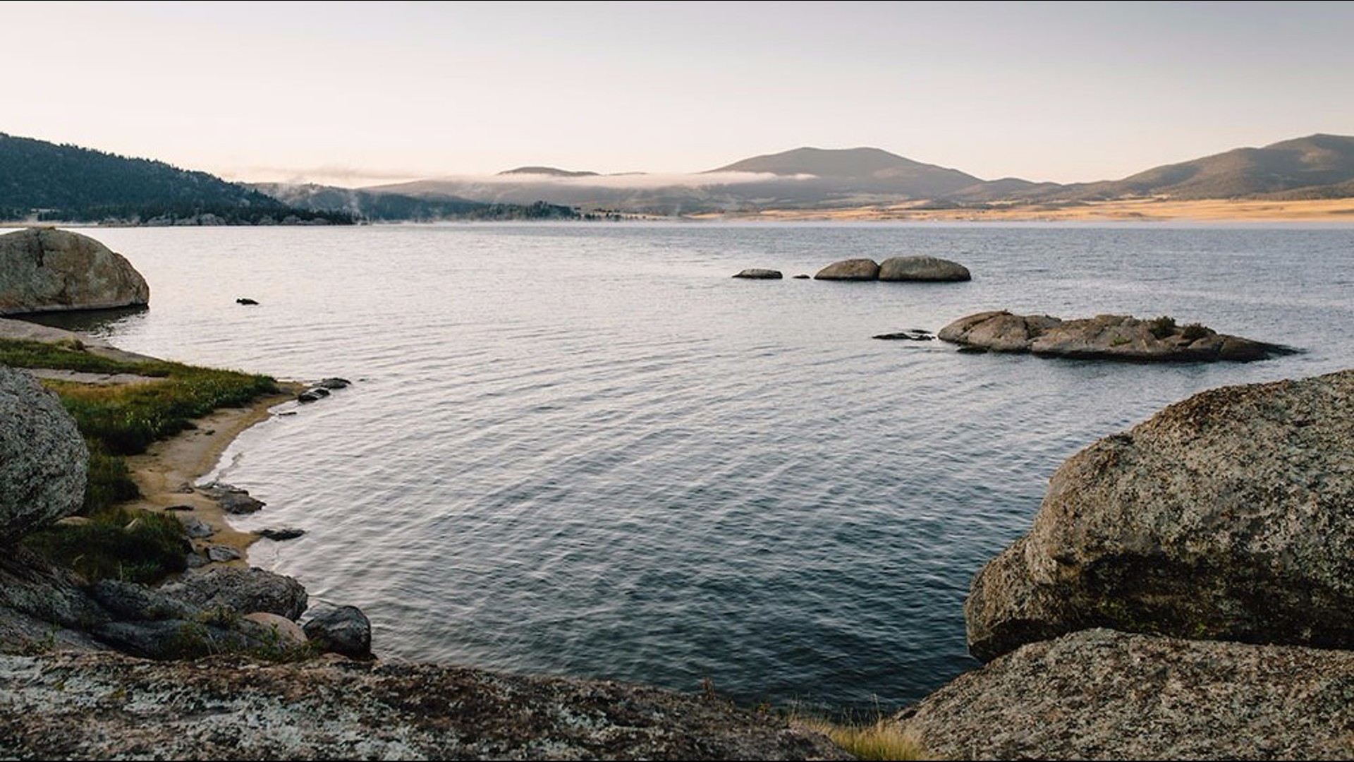 Kayaker dies after capsizing at Eleven Mile Reservoir during high winds