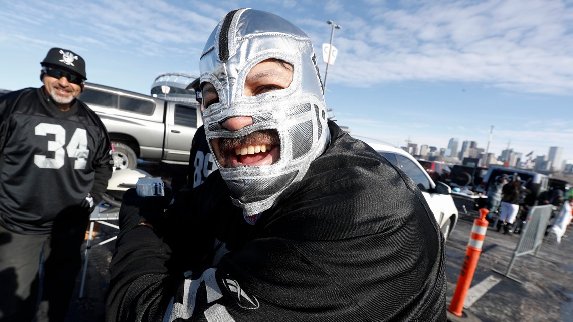 Broncos' Von Miller sounds urgency alarm heading into divisional opener against  Raiders: 'We have to win this game' – Greeley Tribune