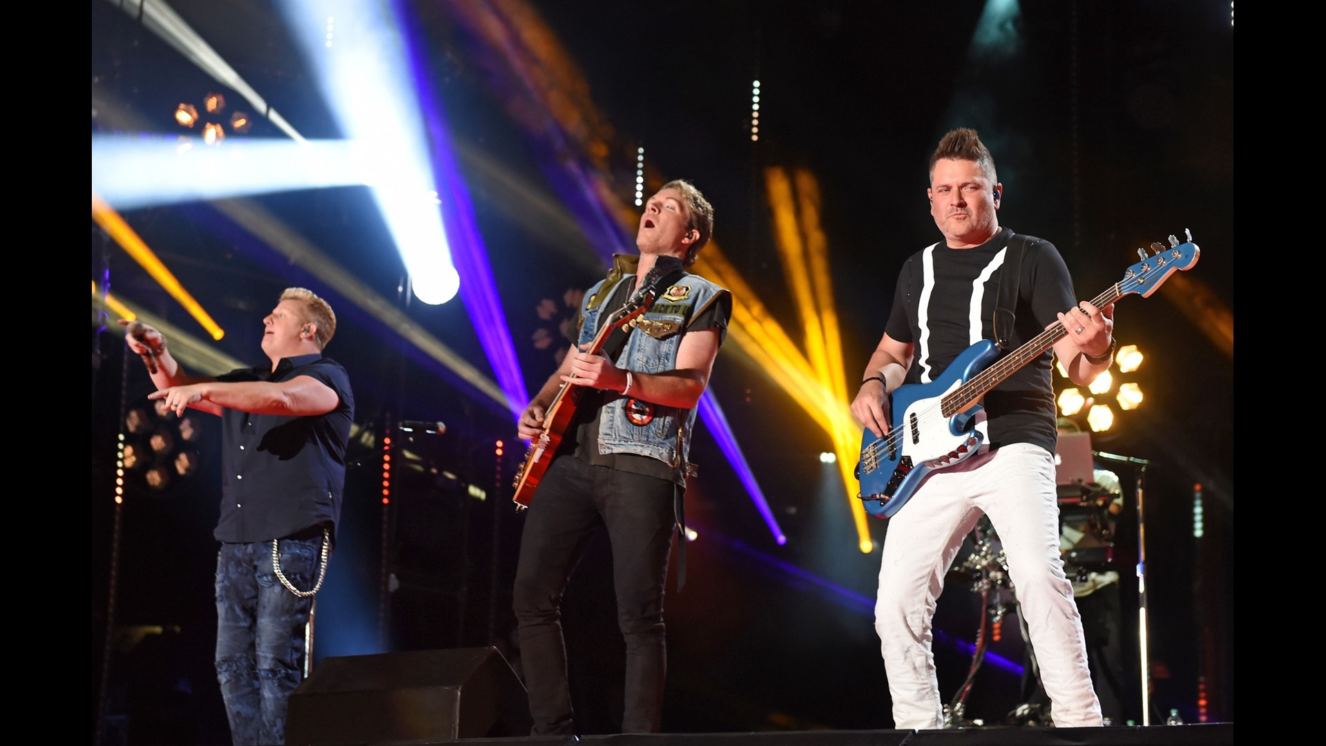 Ri Scal Rascal Flatts surprises bride and groom at wedding reception | 9news.com