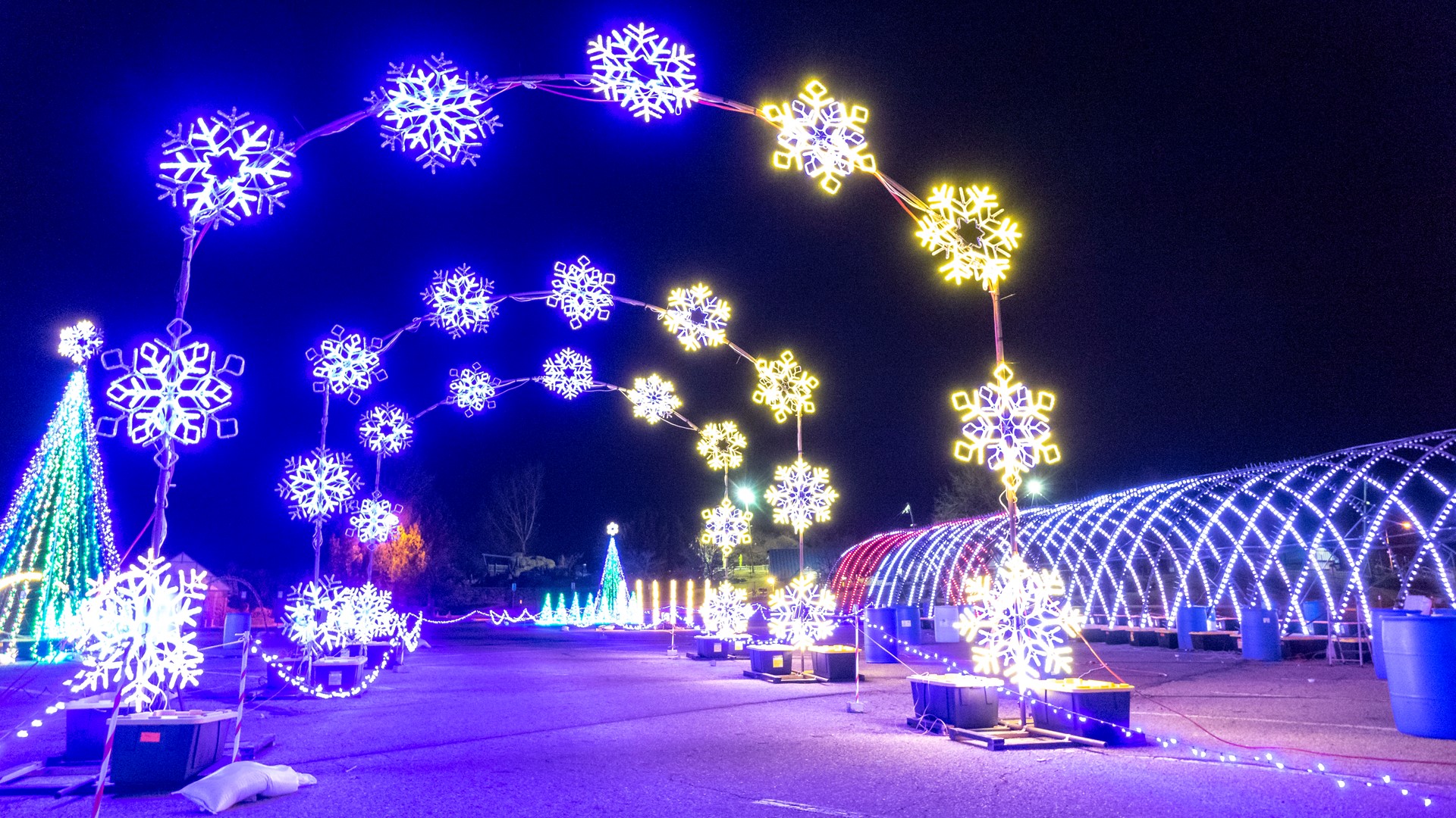 2 drivethrough Christmas displays opening in Denver area in 2021