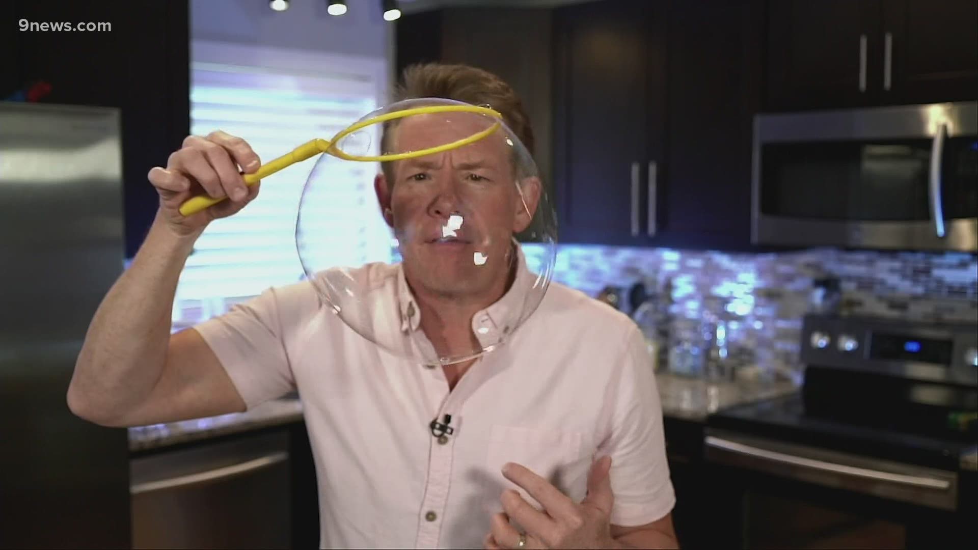 Science guy Steve Spangler shares his bubble chemistry secrets in this Science Minute.