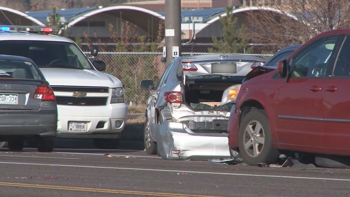 Woman dies in 5car crash in Lakewood Monday morning