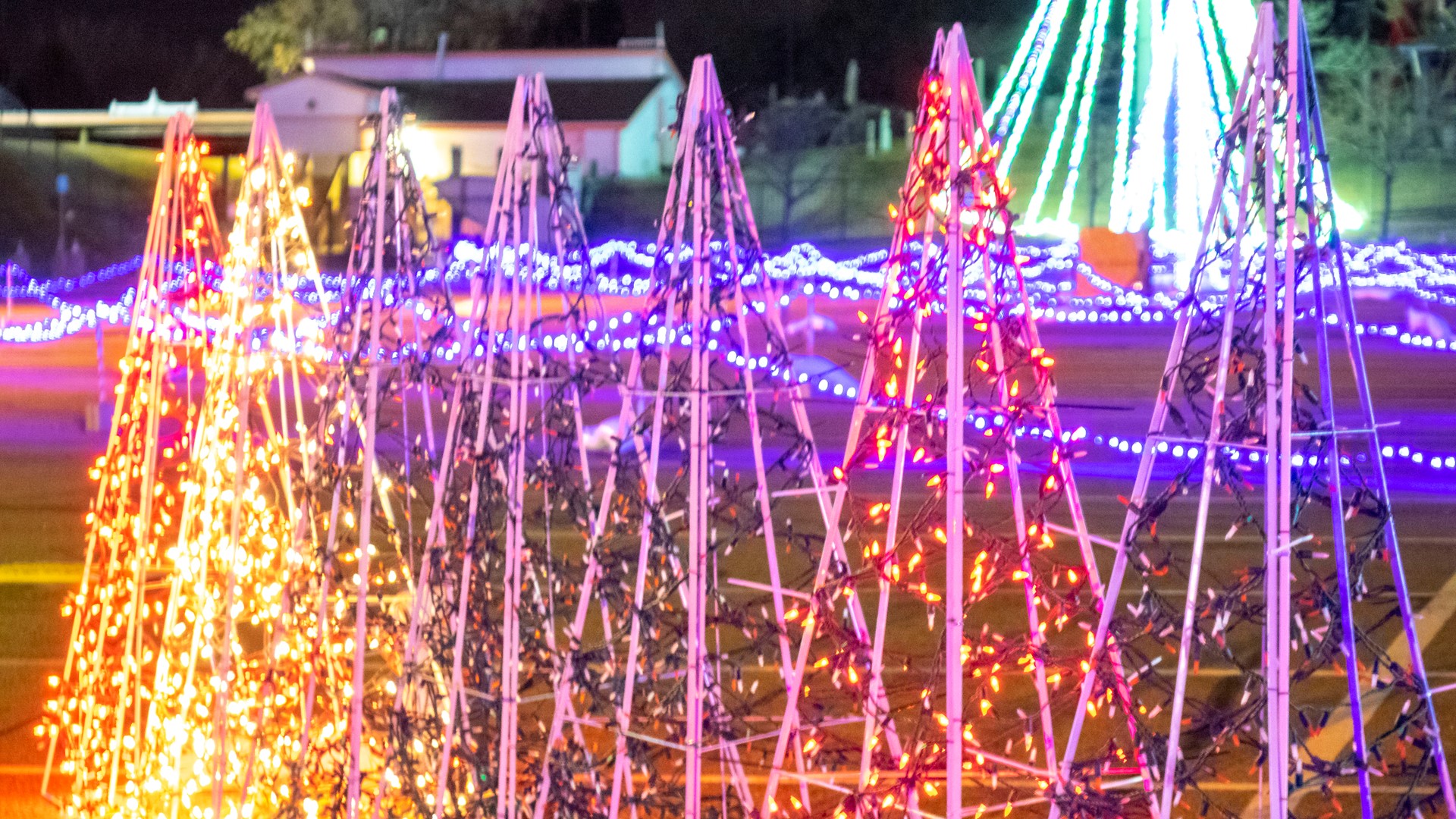 Drivethrough Christmas lights display coming to Red Rocks