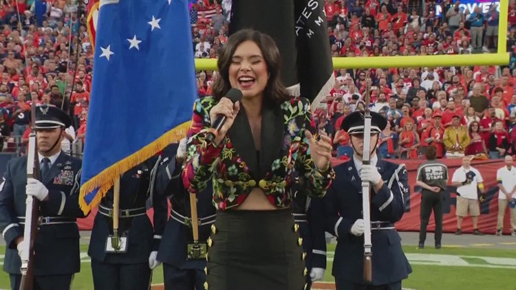 Belen De Leon sings national anthem before Broncos game