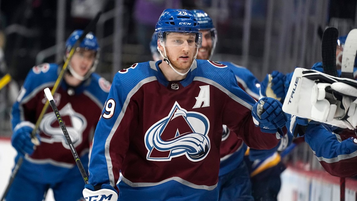 Jost scores twice, Avs clinch No. 1 seed with win over Kings