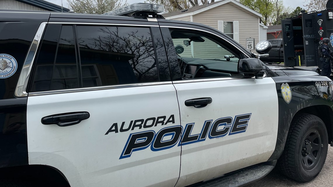Menembak di Aurora membuat 5 orang berusia 16-20 terluka