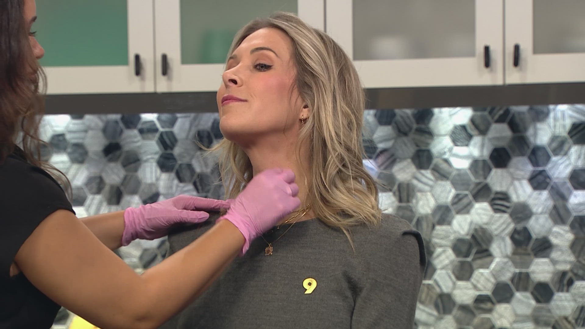 9NEWS' skin care expert, Angel Martinez, shares tips on how to take care of your neck.