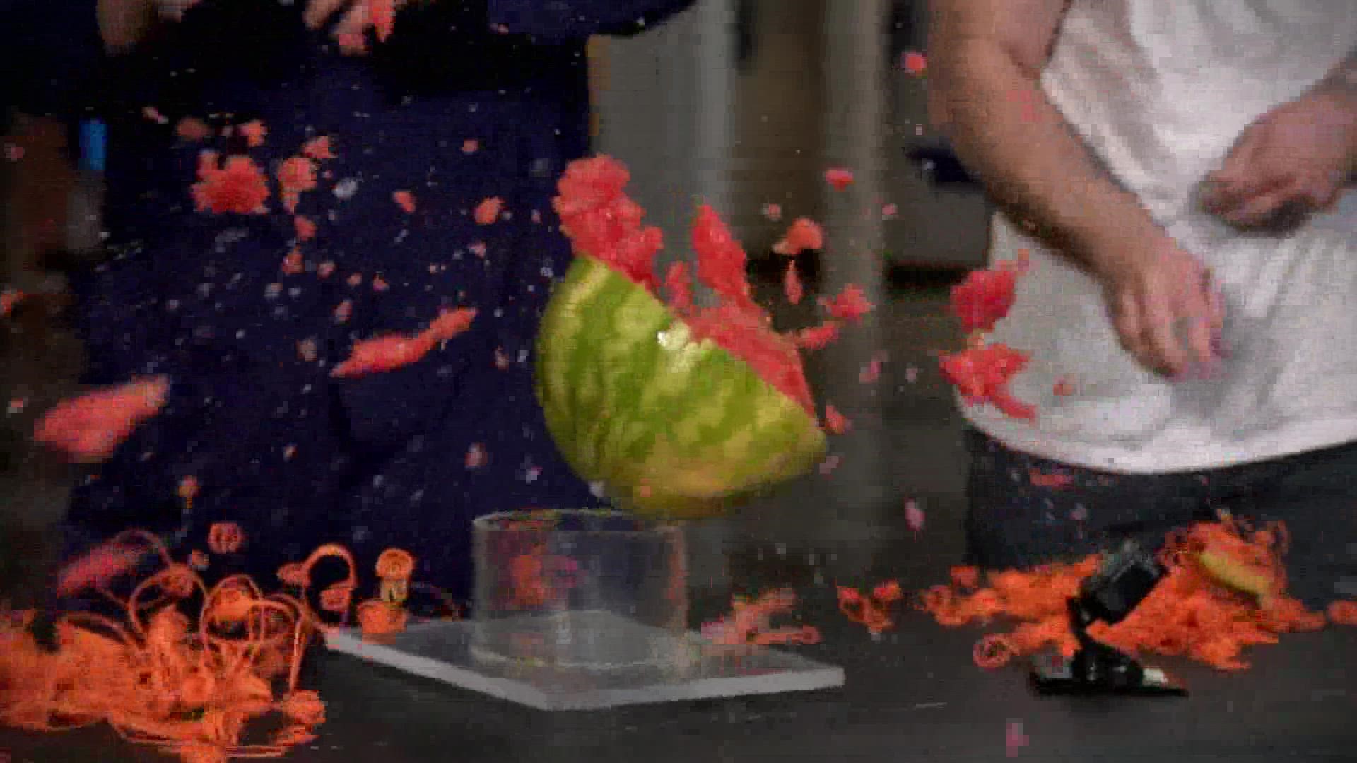 9NEWS Science guy Steve Spangler shares a fun science experiment that only requires a watermelon and some rubber bands.