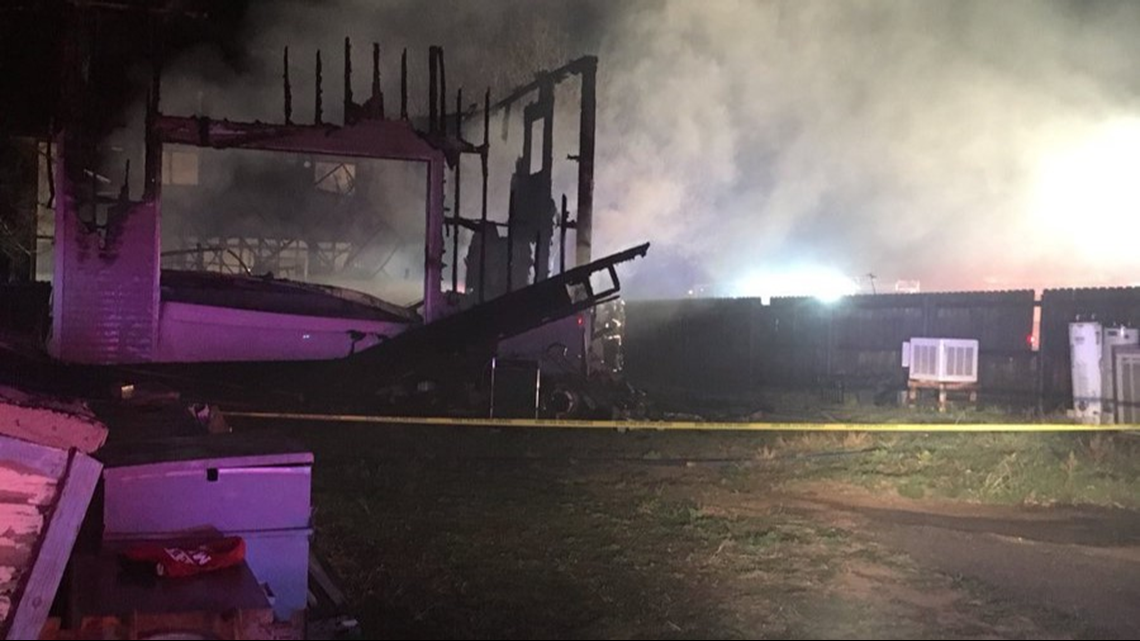 Garage fire extinguished in Commerce City
