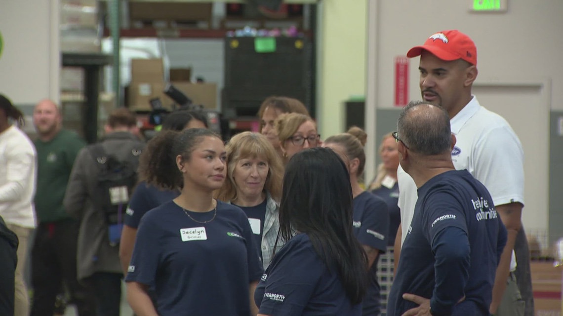 Denver Broncos help package Thanksgiving meals