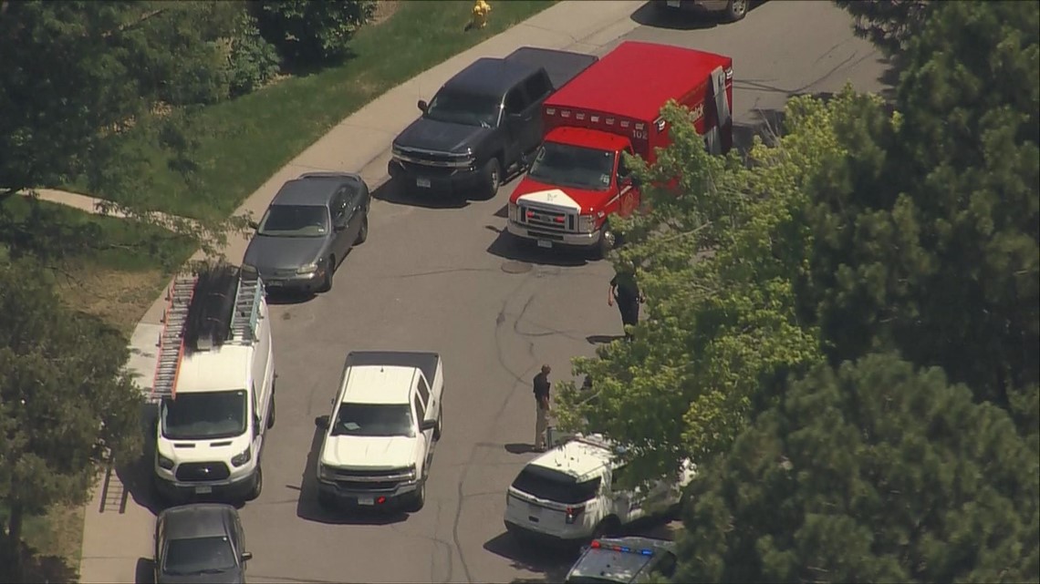 2 teens injured after accidental gun discharge in Aurora