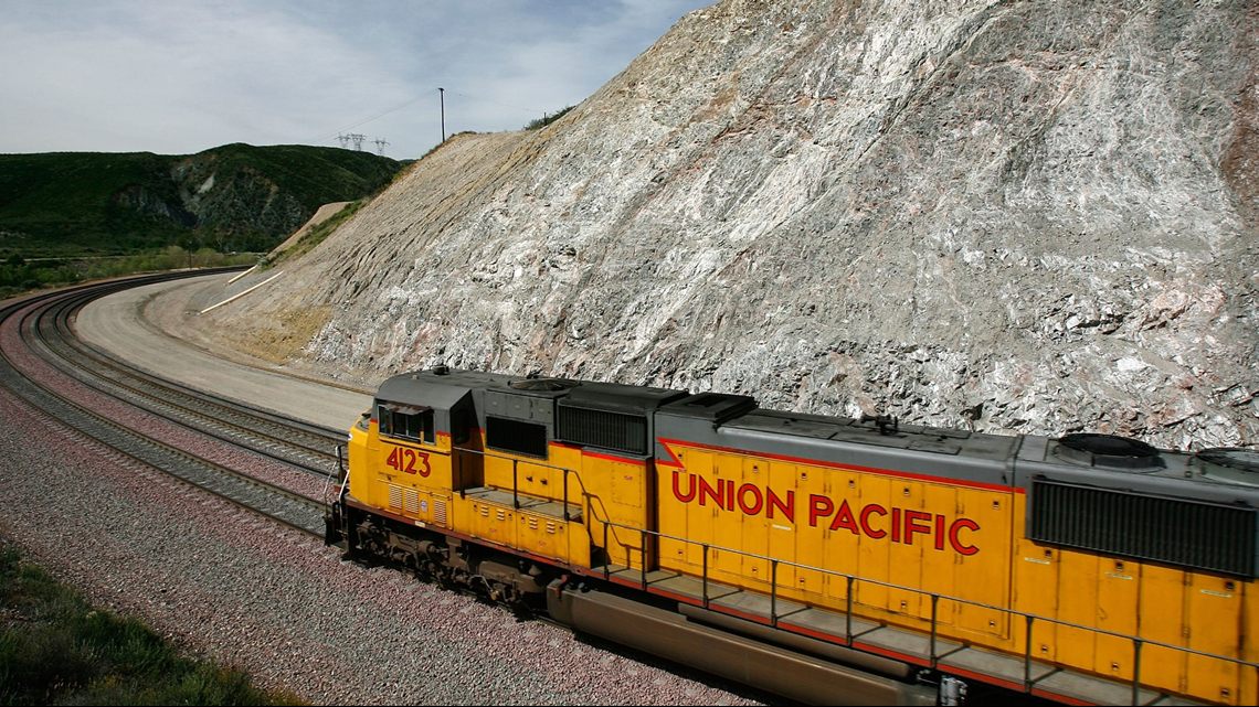 union-pacific-hiring-train-crew-workers-in-denver-9news