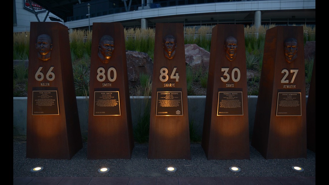 Broncos Honor New Ring Of Famer Tom Nalen - CBS Colorado