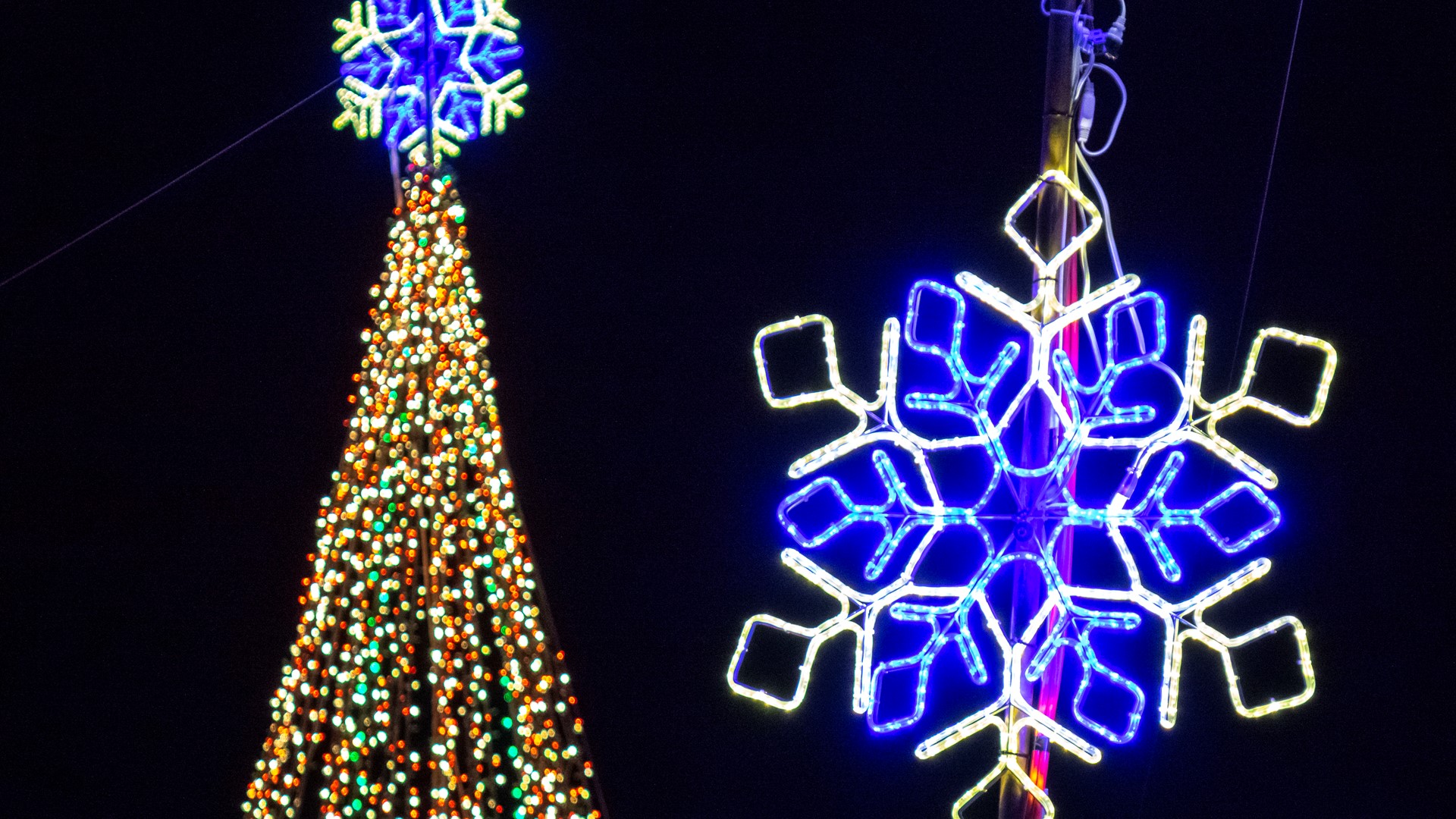 Halloween drivethrough lights display opens in Denver