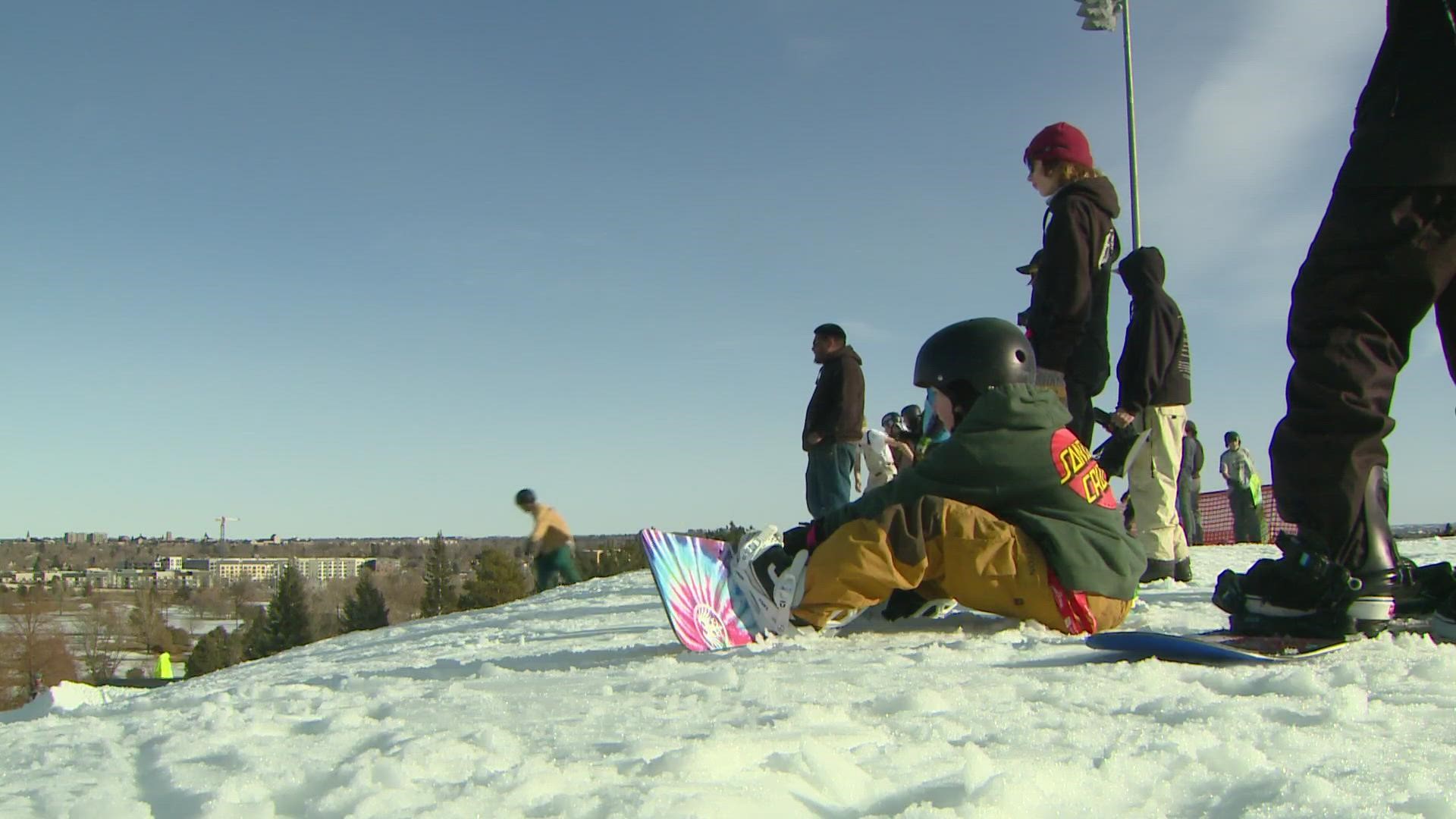 It's a park full of free skiing and snowboarding in Denver for all ski levels.