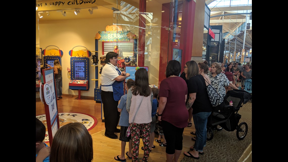 PHOTOS Long lines at Park Meadows Mall for BuildABear promotion