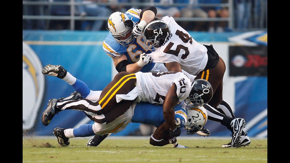 Denver Broncos: Wesley Woodyard spoofs Brian Dawkins at training camp