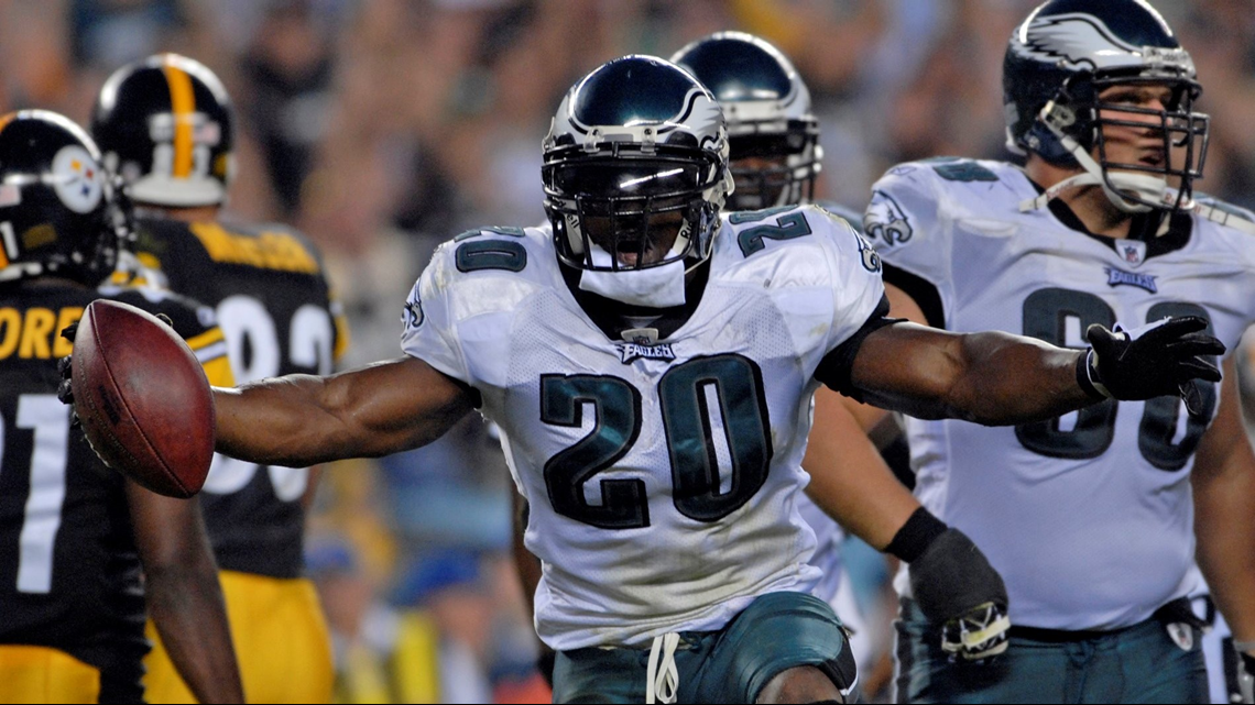 Brian Dawkins' No. 20 Retired by Philadelphia Eagles – Clemson