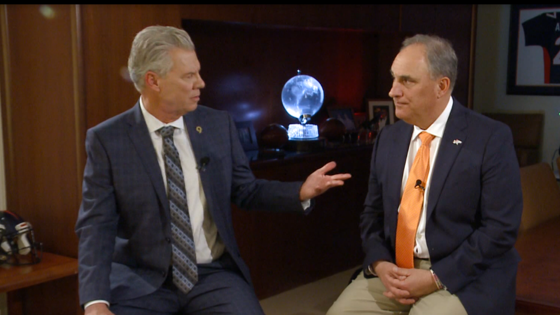 Broncos Insider Mike Klis sat down with new head coach Vic Fangio to discuss his future in Denver.