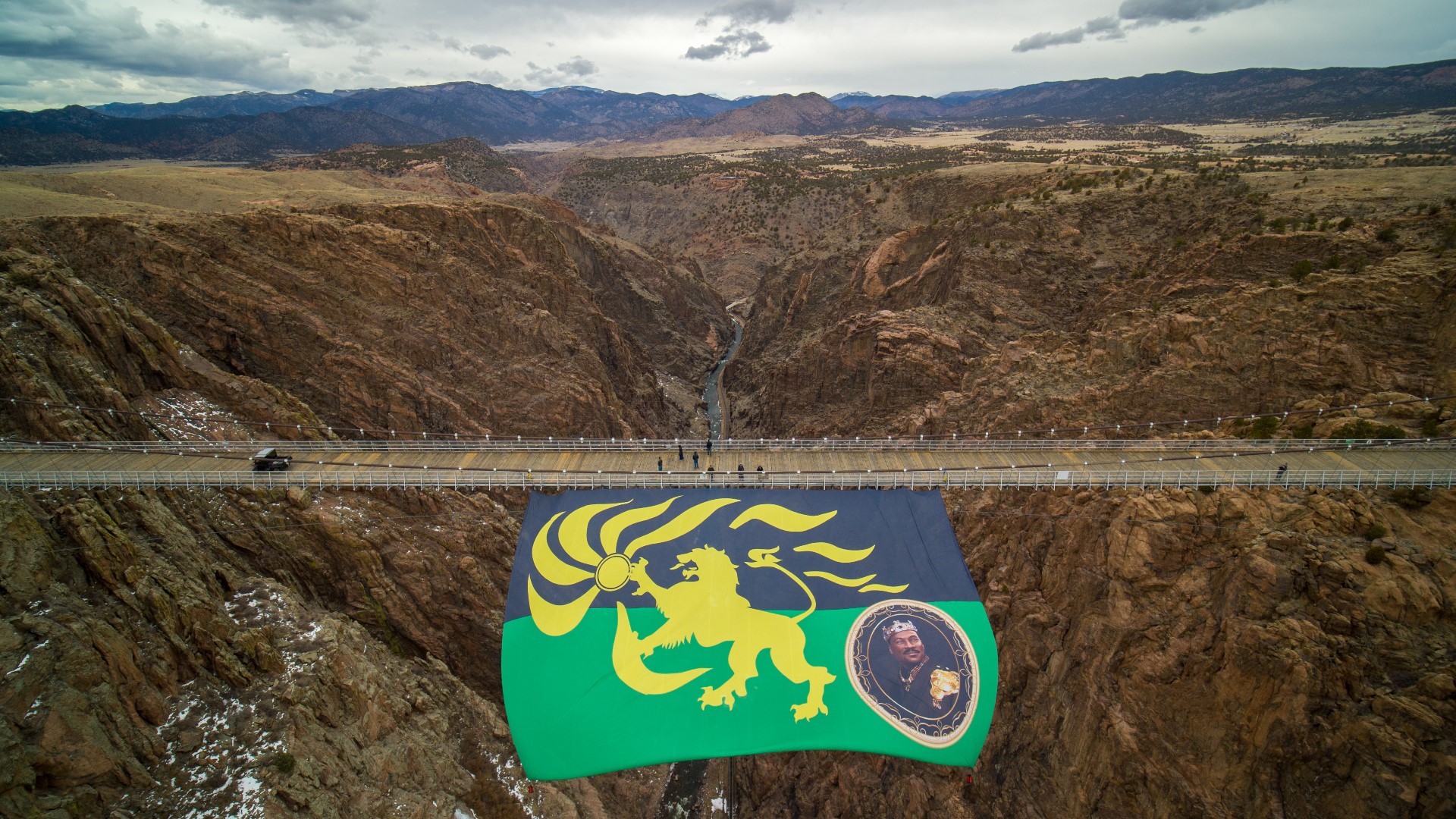 Zamundan Flag Flown From Highest Suspension Bridge In U S 9news Com