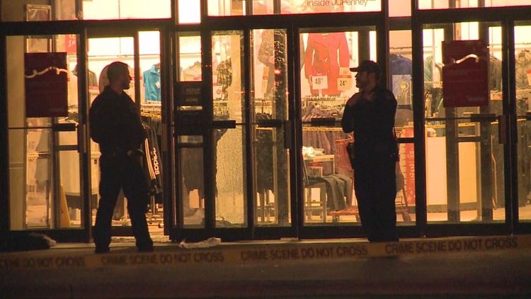 Town Center At Aurora Mall Shooting Suspect Kamyl Garrette