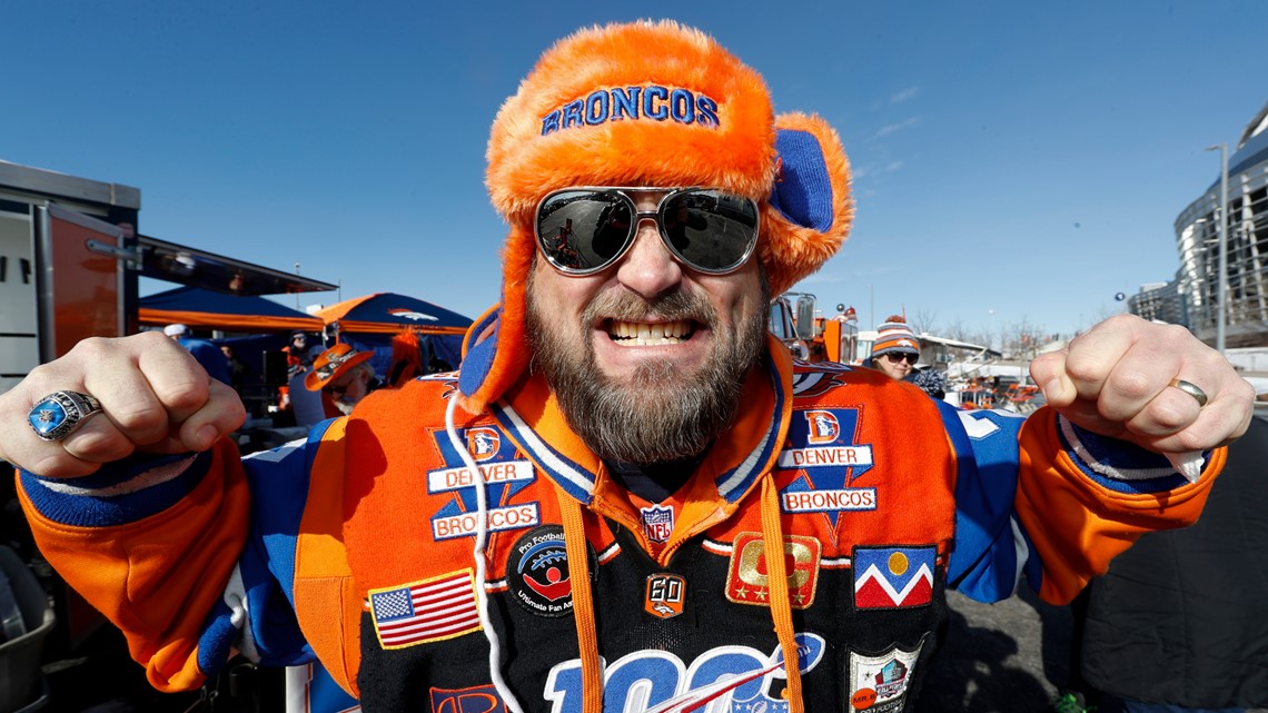 Oakland, California, USA. 13th Nov, 2005. Denver Broncos guard Ben Hamilton  (50) on Sunday, November 13, 2005, in Oakland, California. The Broncos  defeated the Raiders 31-17. Credit: Al Golub/ZUMA Wire/Alamy Live News