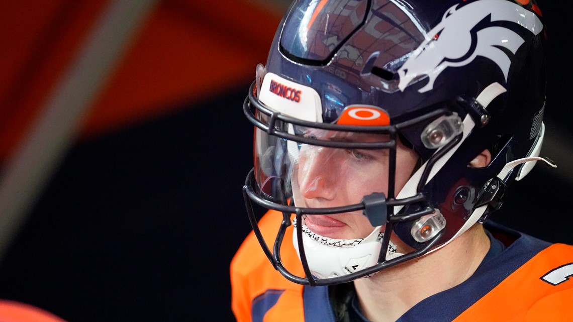 Denver Broncos offensive tackle Mike McGlinchey (69) lines up against the  Las Vegas Raiders during an NFL football game Sunday, Sept. 10, 2023, in  Denver. (AP Photo/Jack Dempsey Stock Photo - Alamy