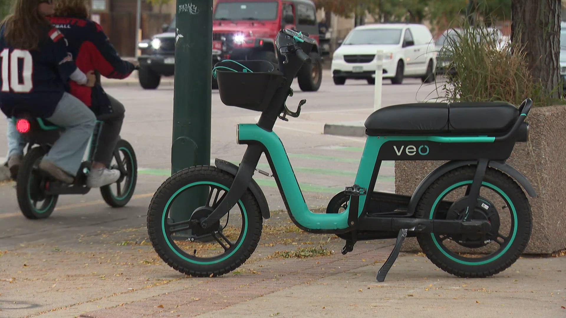 Denver to begin enforcing Veo scooter, e-bike sidewalk violations ...