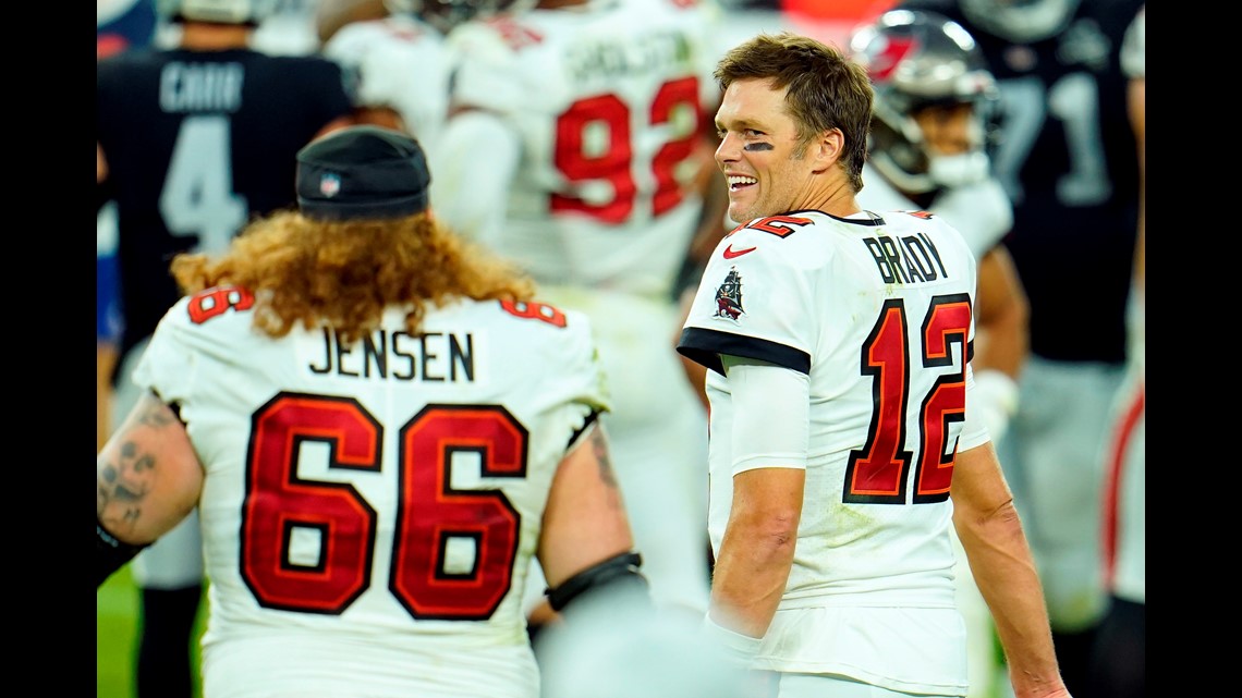 Ryan Jensen shows up to Super Bowl LV wearing Brady shirt