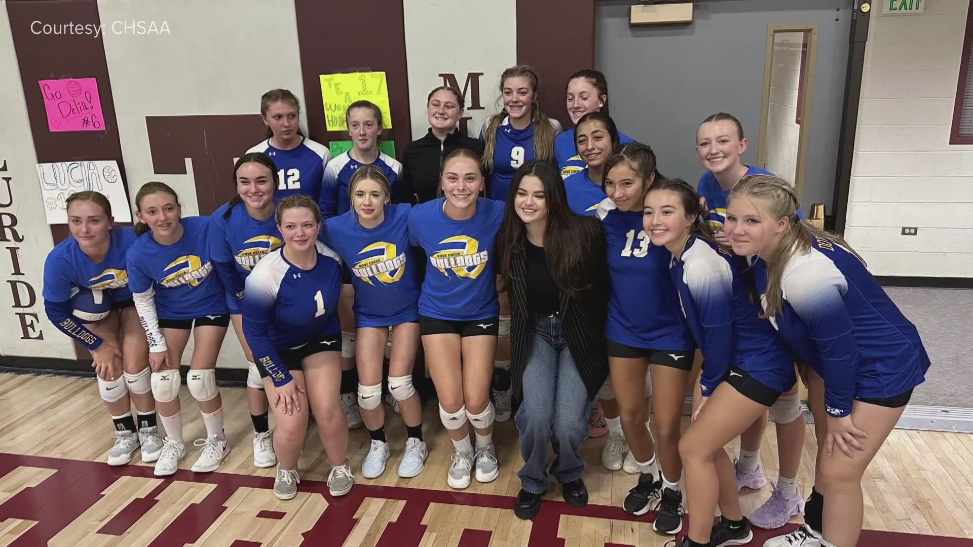 The actress and singer posed for photos with the players at a Telluride High School volleyball game.