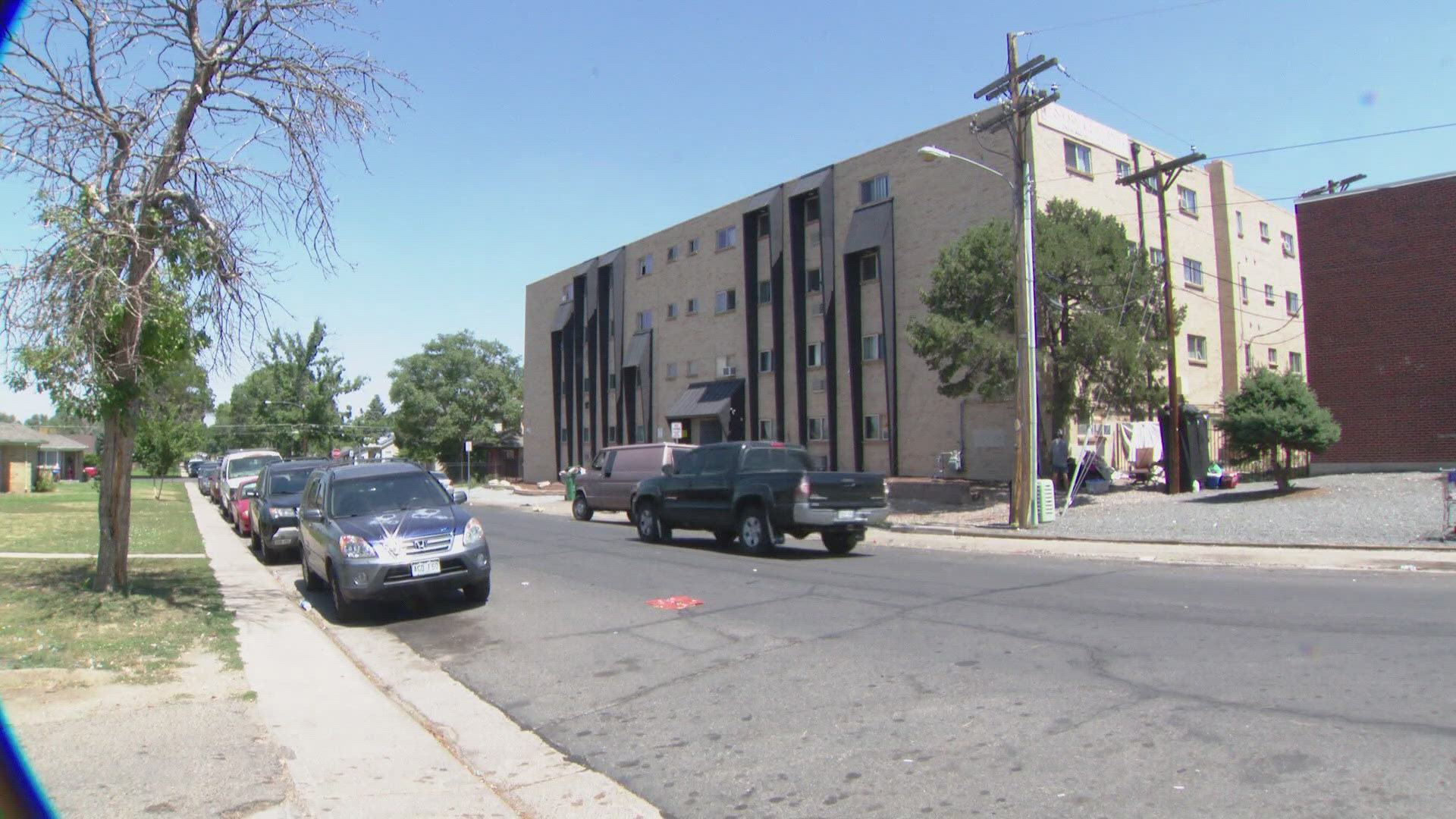 A judge is ordering the owners of an Aurora apartment complex to help their former tenants find new lodging after the city deemed their building unsafe to live in.