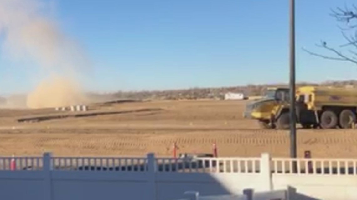 Residents of Aurora neighborhood told to stay inside due to gas leak