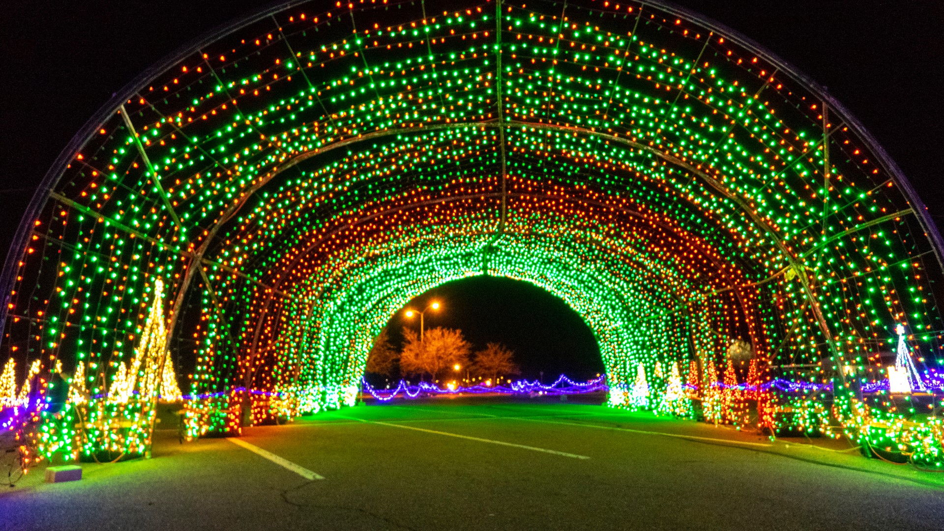 2 drivethrough Christmas displays opening in Denver area in 2021