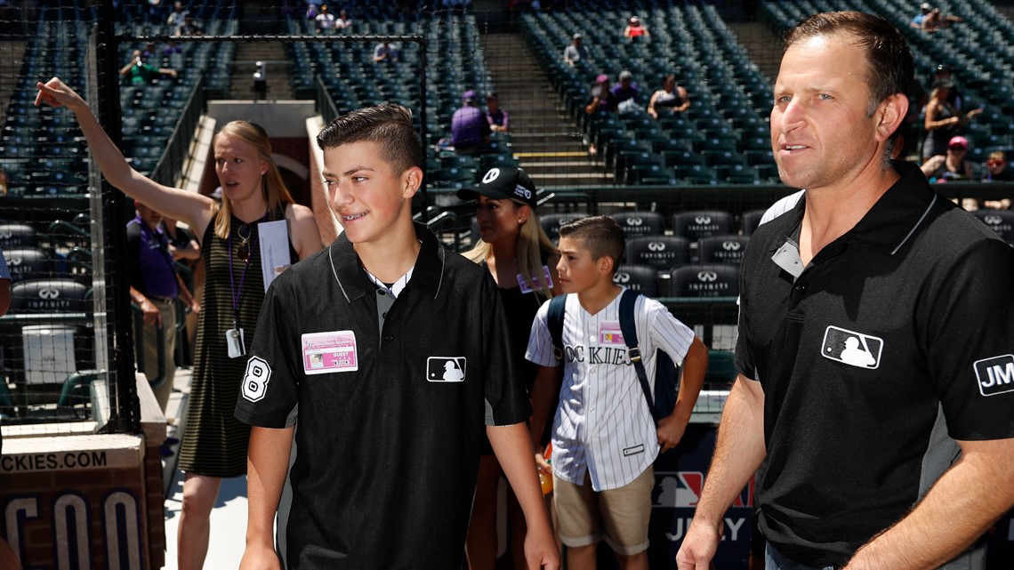 MLB umpire honors teen ump whose call led to a youth baseball game