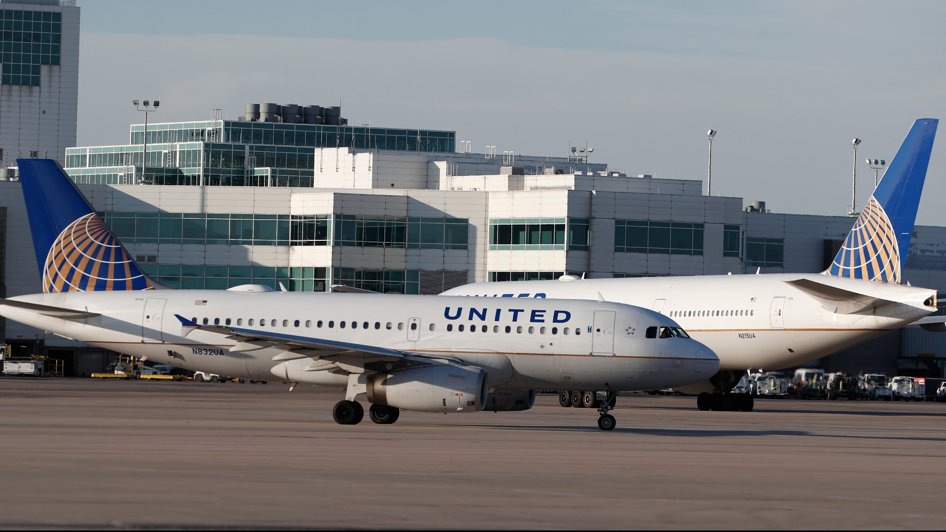 United Airlines needs workers at DIA; Denver job fair August 17