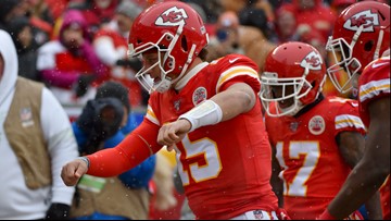 Mahomes throws through snowstorm, lifts Chiefs past Broncos, 23-3 ...