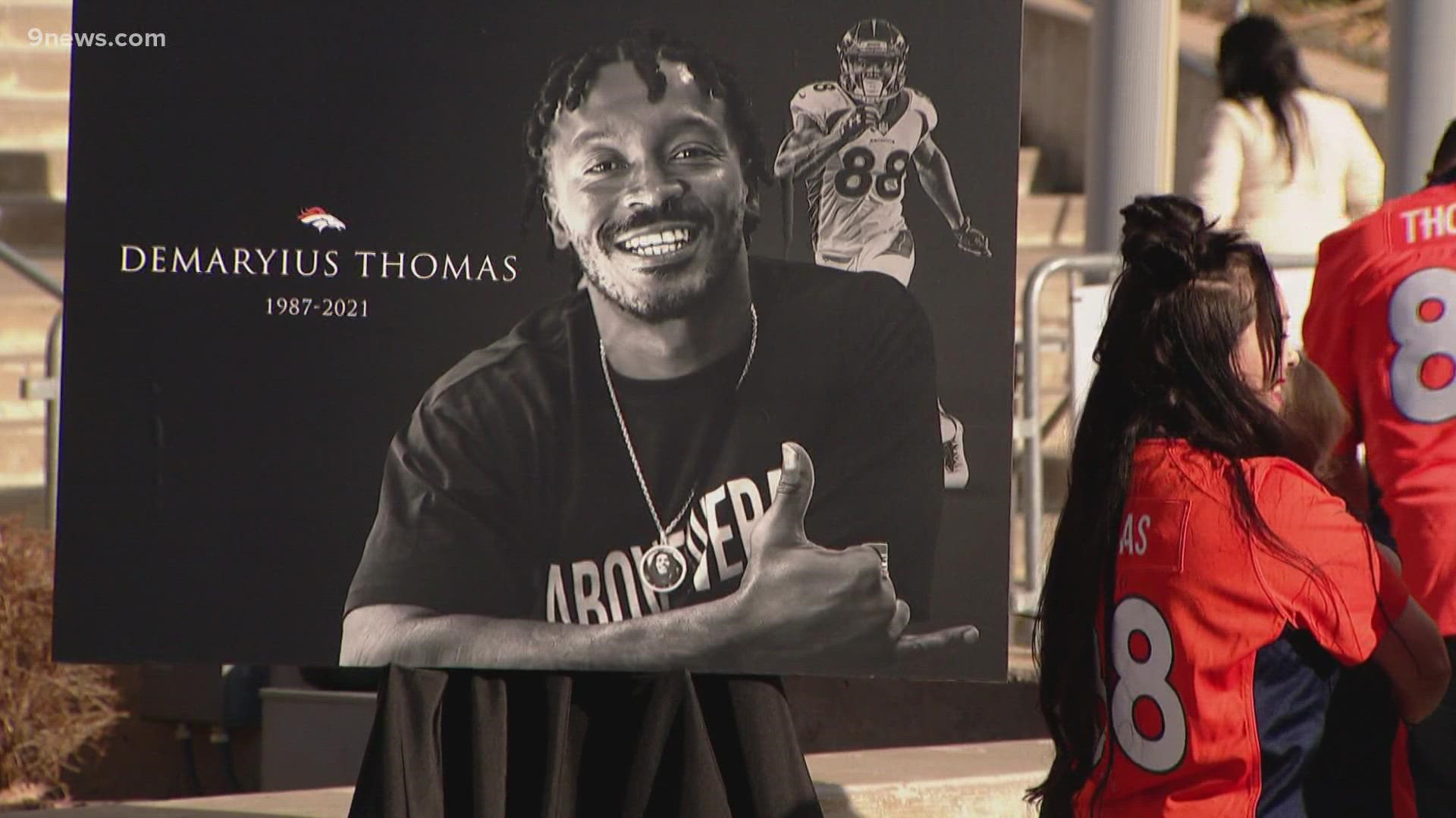 The Broncos and their fans paid tribute to Demaryius Thomas on Sunday. Thomas passed away on Thursday at age 33, just weeks away from his 34th birthday.